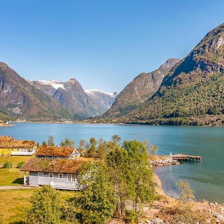 Cozy Home In Fjaerland With House A Mountain View Dış mekan fotoğraf