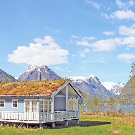 Cozy Home In Fjaerland With House A Mountain View Dış mekan fotoğraf