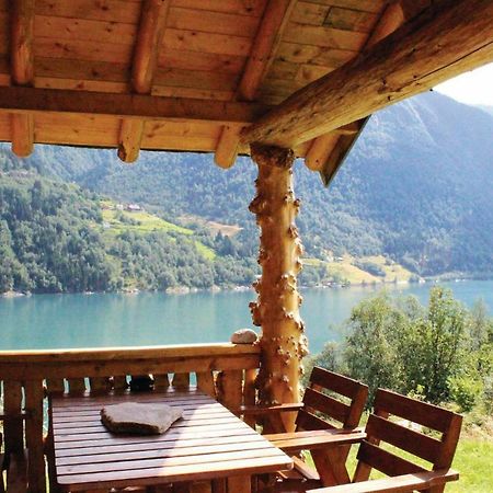Cozy Home In Fjaerland With House A Mountain View Dış mekan fotoğraf