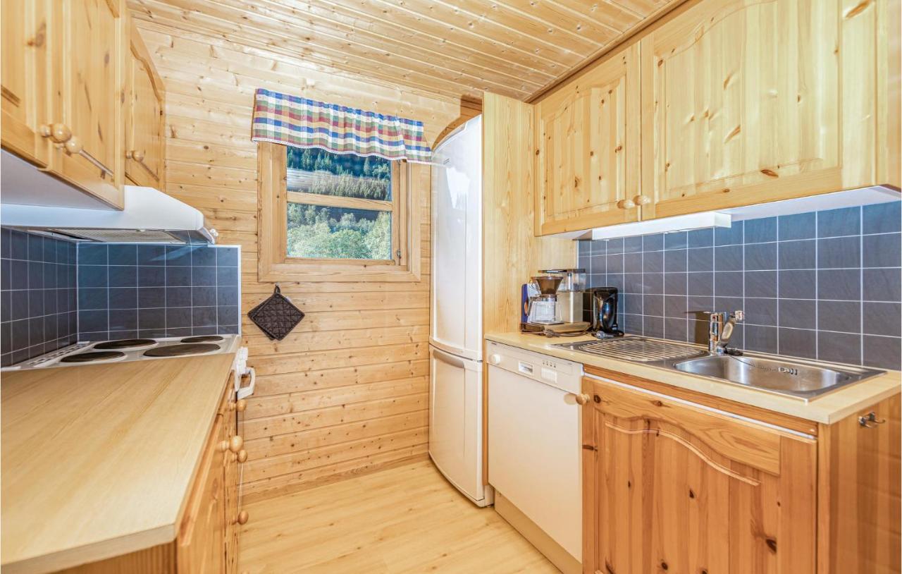Cozy Home In Fjaerland With House A Mountain View Dış mekan fotoğraf