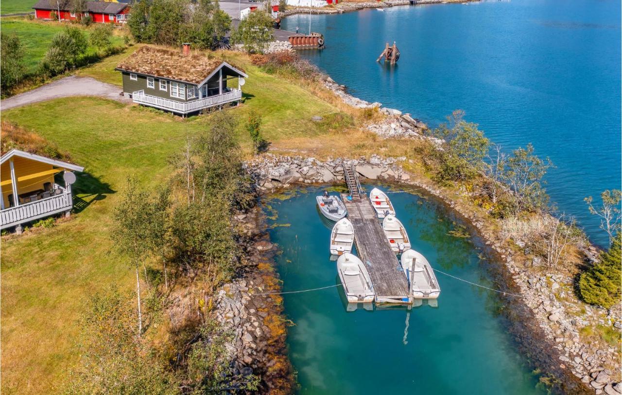 Cozy Home In Fjaerland With House A Mountain View Dış mekan fotoğraf