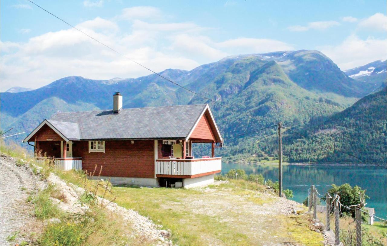 Cozy Home In Fjaerland With House A Mountain View Dış mekan fotoğraf