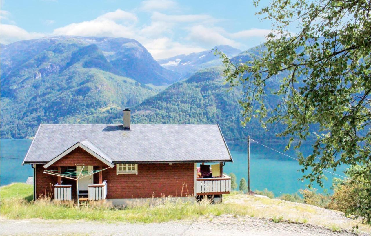 Cozy Home In Fjaerland With House A Mountain View Dış mekan fotoğraf
