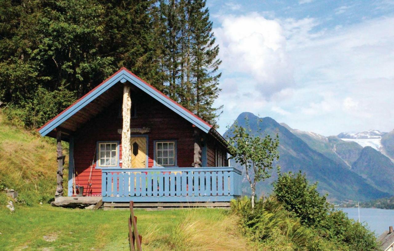 Cozy Home In Fjaerland With House A Mountain View Dış mekan fotoğraf
