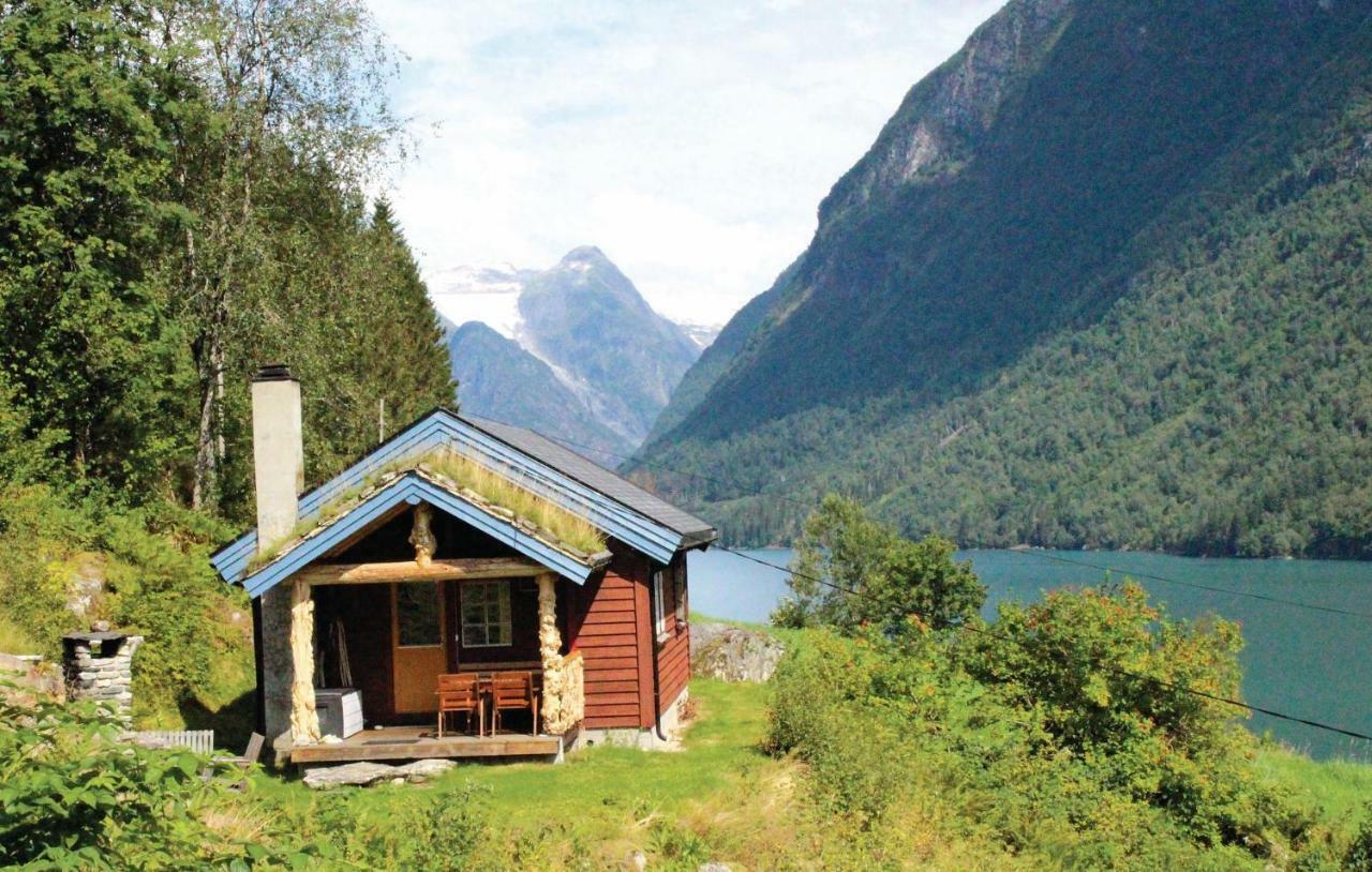 Cozy Home In Fjaerland With House A Mountain View Dış mekan fotoğraf
