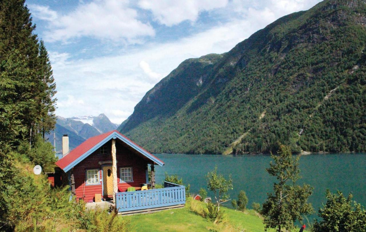Cozy Home In Fjaerland With House A Mountain View Dış mekan fotoğraf